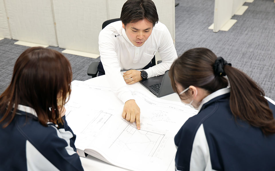 最新の物流技術を活用した設計の様子