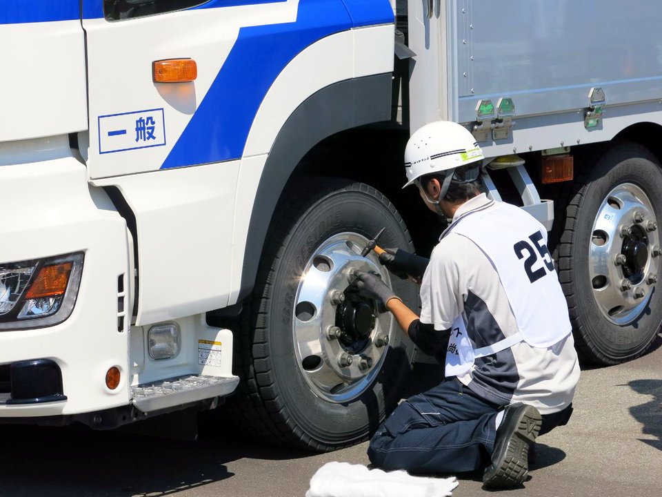 第23回ドライバーズコンテスト部品トラック部門で弊社ドライバーが優勝しました - 写真2